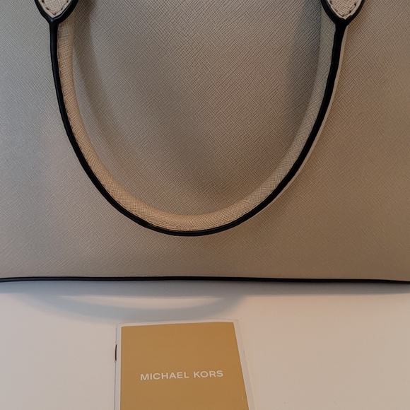 Michael Kors cross body bag - Picture 3 of 12